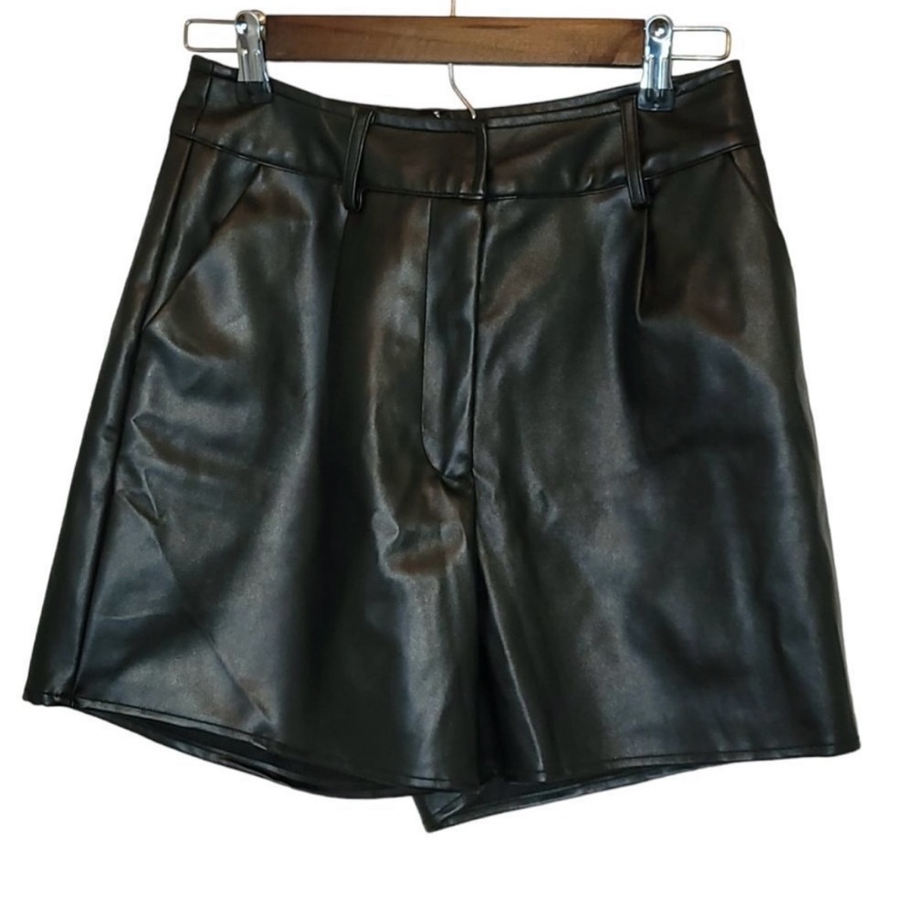 Women's Crescent Faux Leather Shorts Size Medium